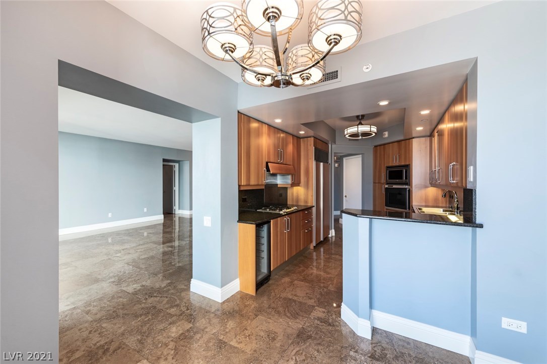 2747 Paradise Road, Unit 904 Las Vegas, NV 89109 - Photo 6 of 22 Gallery Image 6