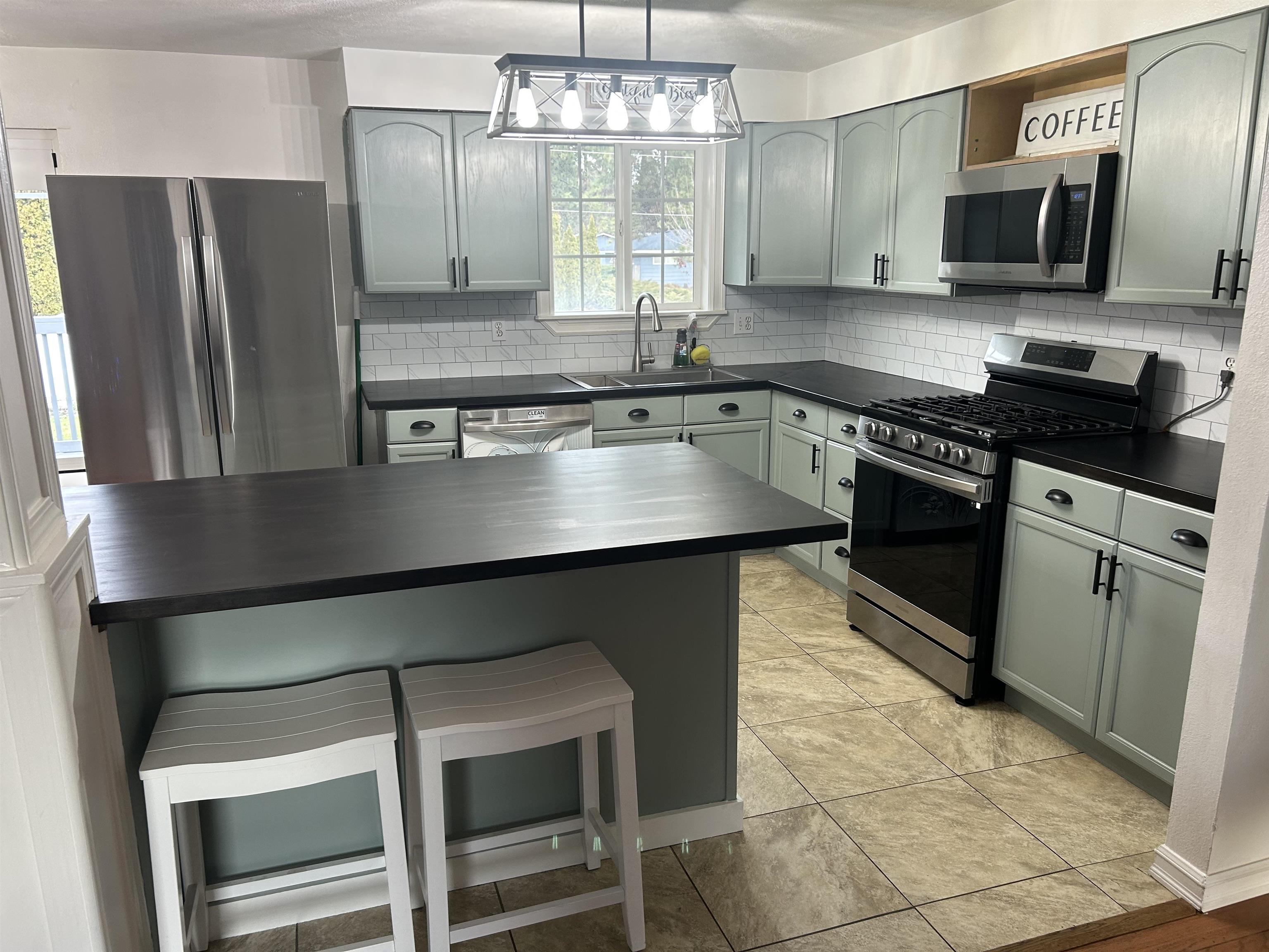 11313 East 33rd Avenue Spokane, WA 99206 - Photo 3 of 24