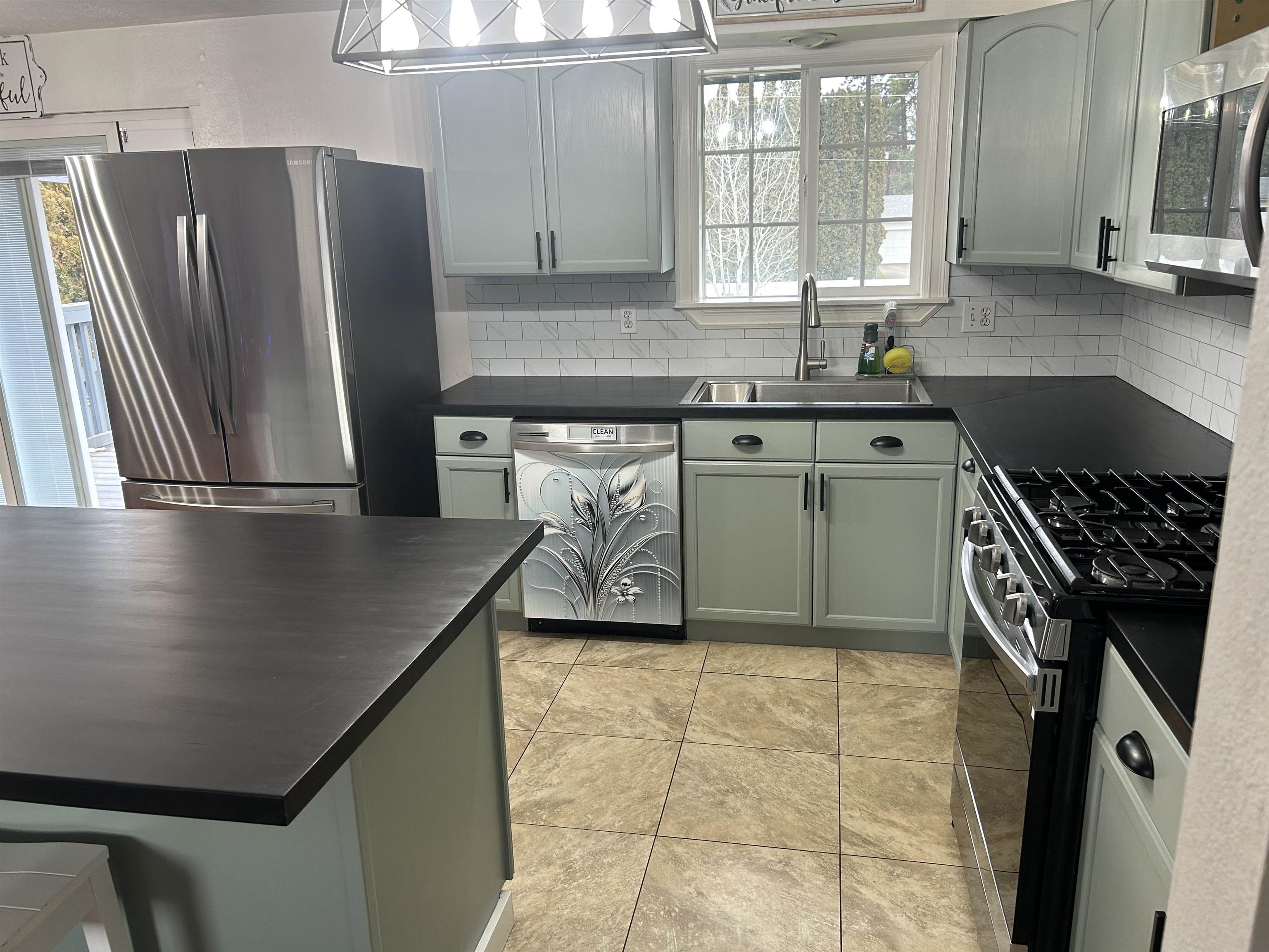 11313 East 33rd Avenue Spokane, WA 99206 - Photo 4 of 24