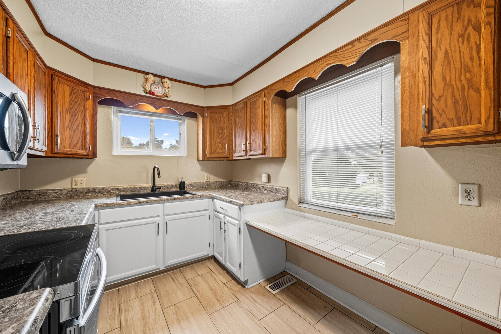 520 Bacon Trail Chattanooga, TN 37412 - Photo 11 of 23 a kitchen with a sink stove and cabinets