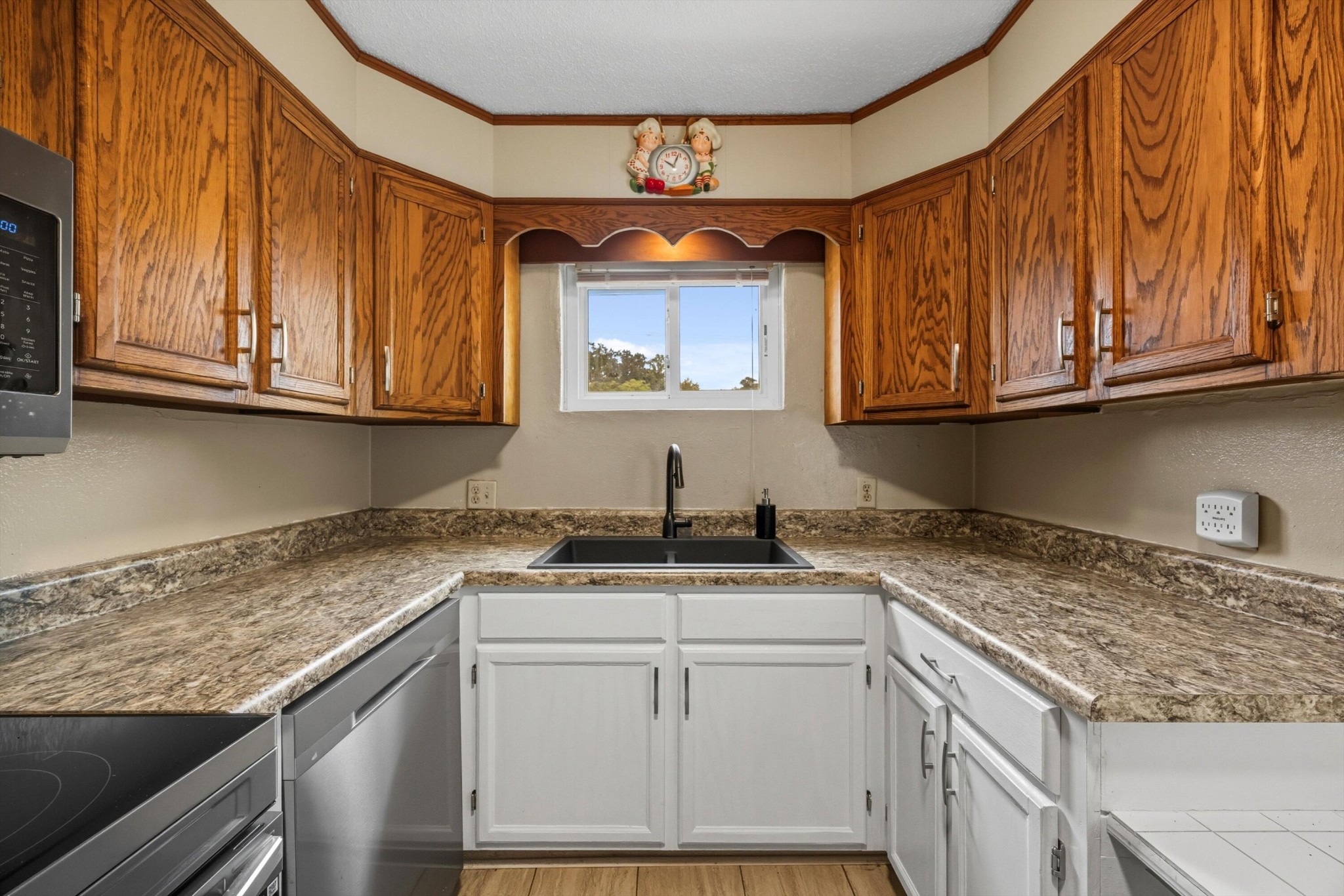 520 Bacon Trail Chattanooga, TN 37412 - Photo 10 of 23 a kitchen with stainless steel appliances granite countertop a sink stove and cabinets