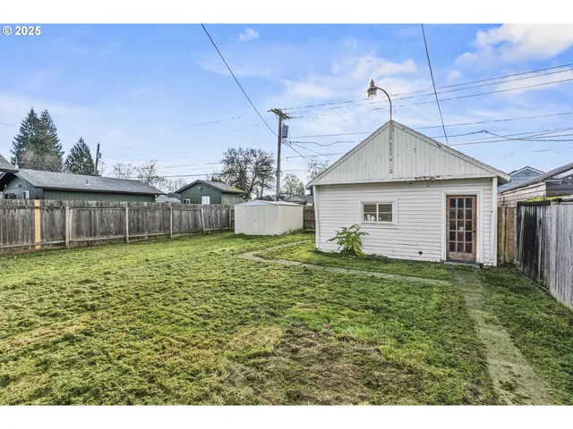 a view of a house with a backyard
