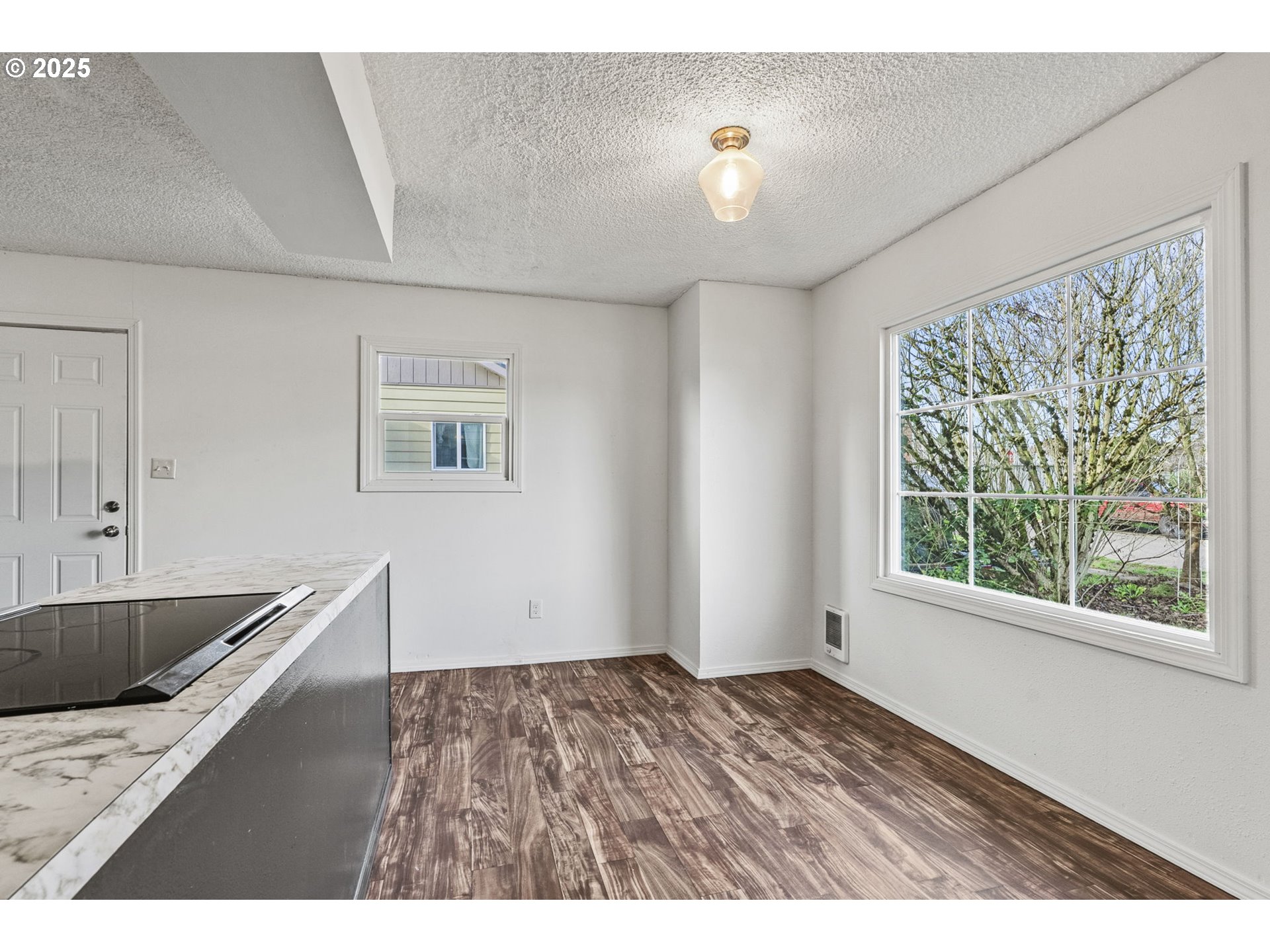 2949 Dover Street Longview, WA 98632 - Photo 7 of 26 Gallery Image 7