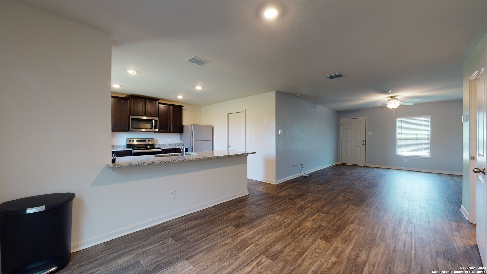 10927 Chatham Court Converse, TX 78109 - Photo 5 of 32