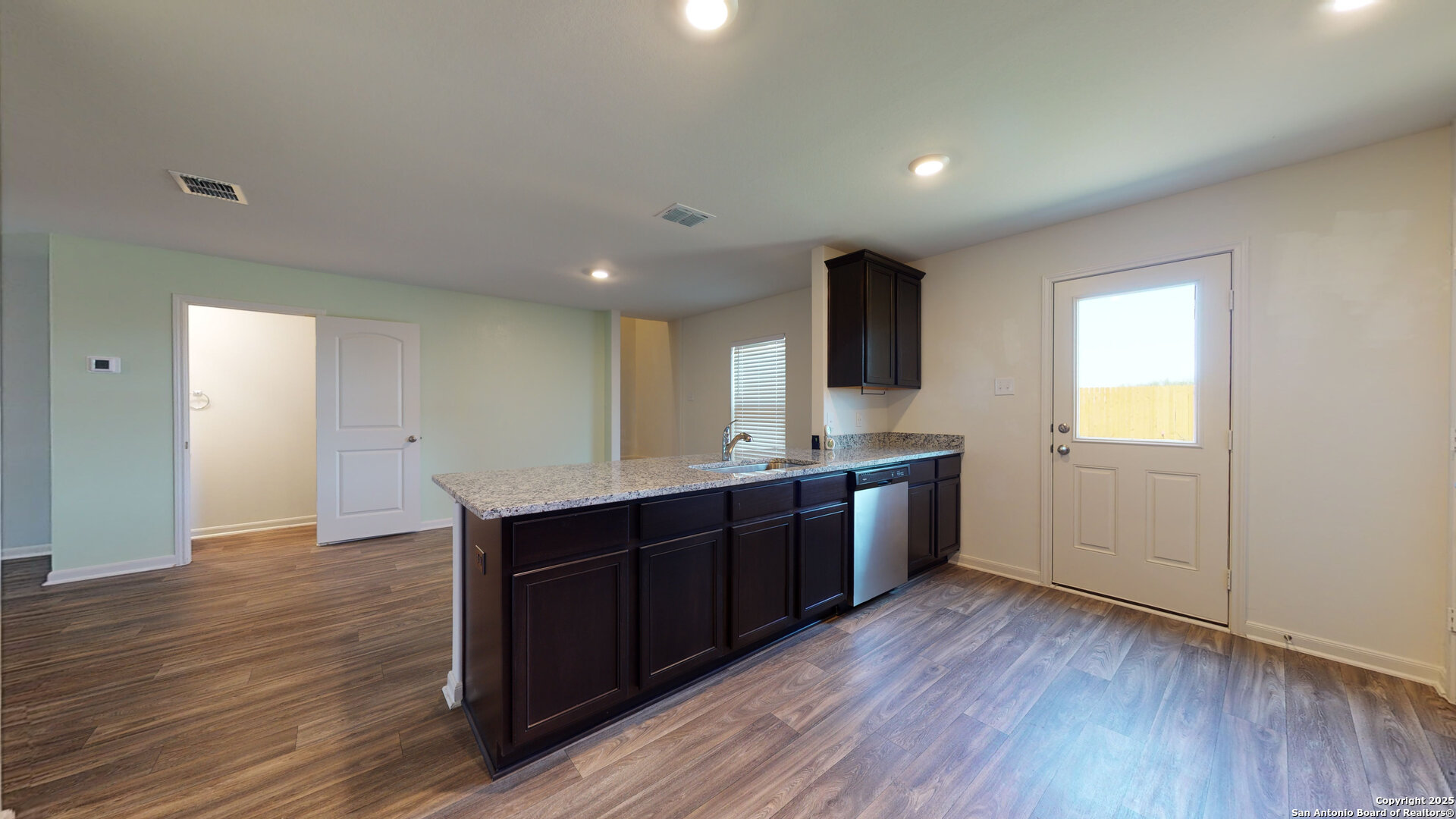 10927 Chatham Court Converse, TX 78109 - Photo 6 of 32