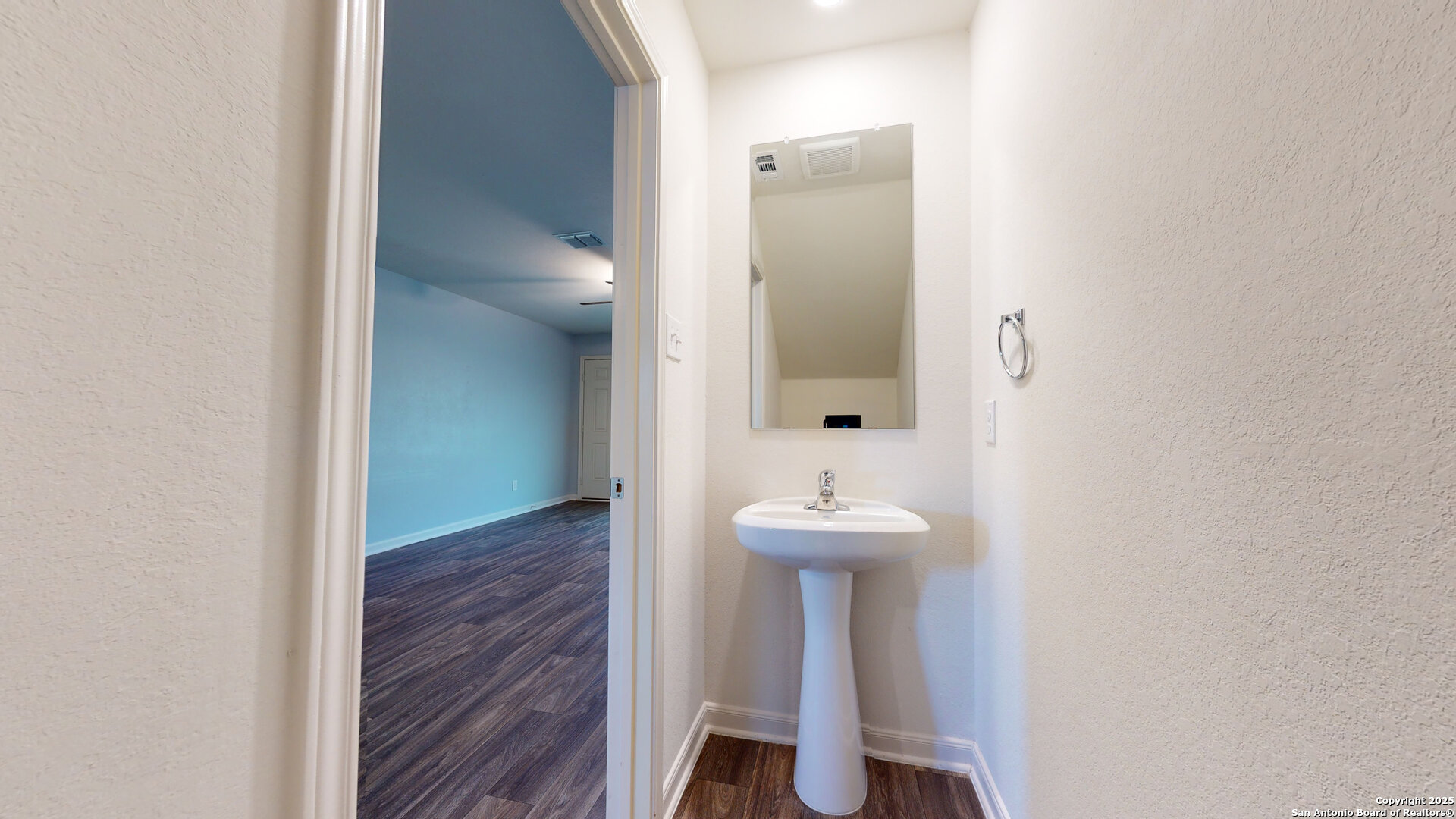 10927 Chatham Court Converse, TX 78109 - Photo 8 of 32