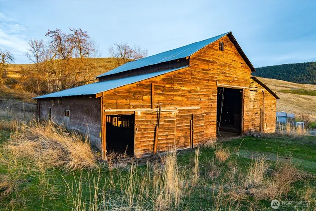 $350,000 | 4521 Highway 25 South, Hunters, WA 99137