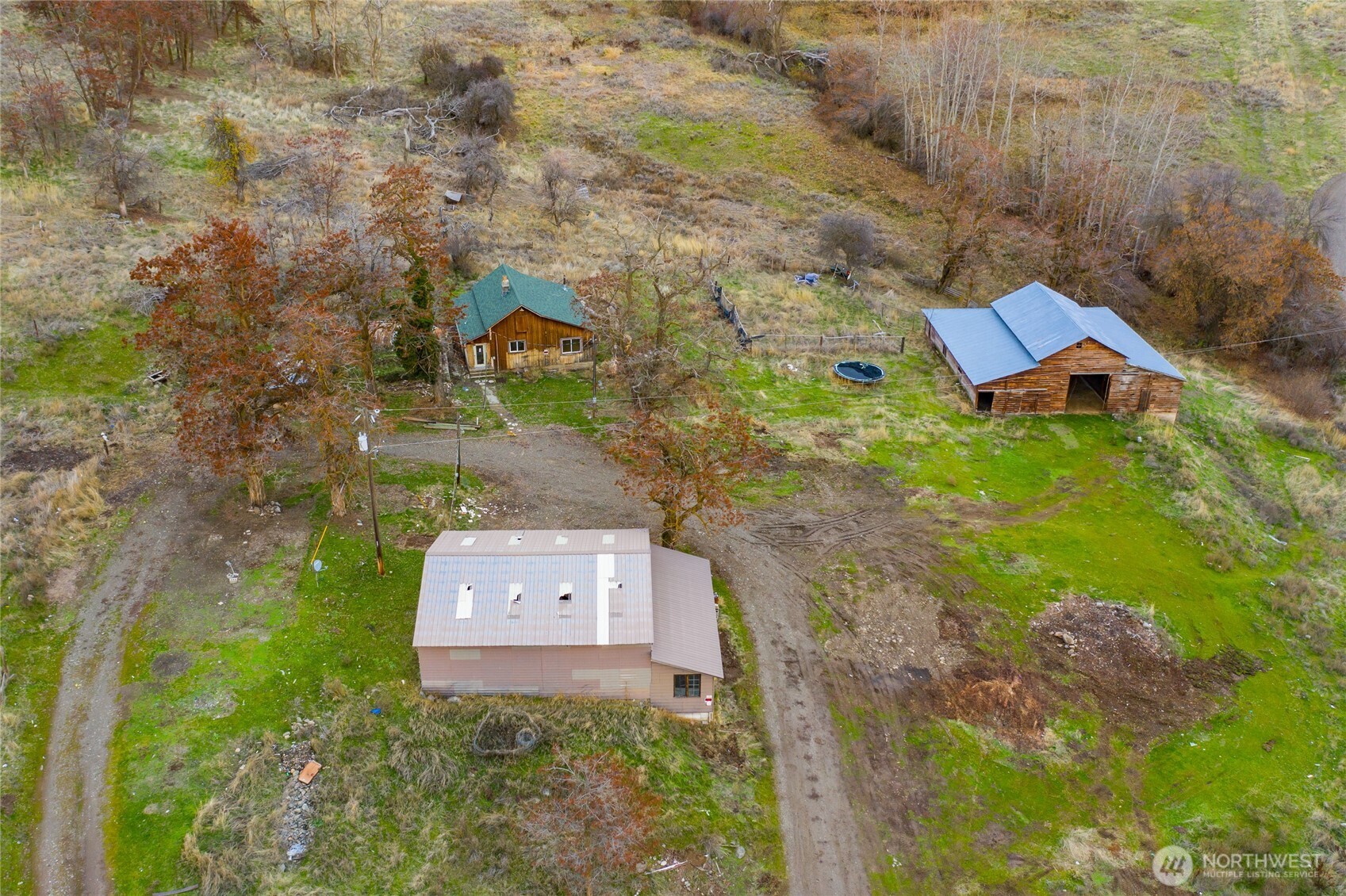 4521 Highway 25 South Hunters, WA 99137 - Photo 23 of 36 an aerial view of a house with a yard