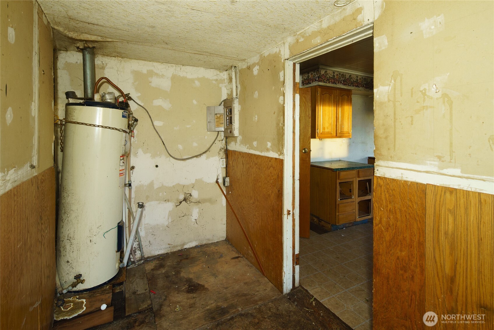 4521 Highway 25 South Hunters, WA 99137 - Photo 26 of 36 a bathroom with a shower