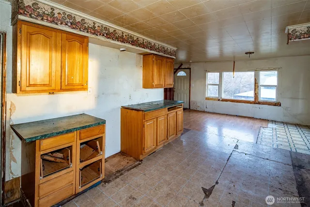 $350,000 | 4521 Highway 25 South, Hunters, WA 99137