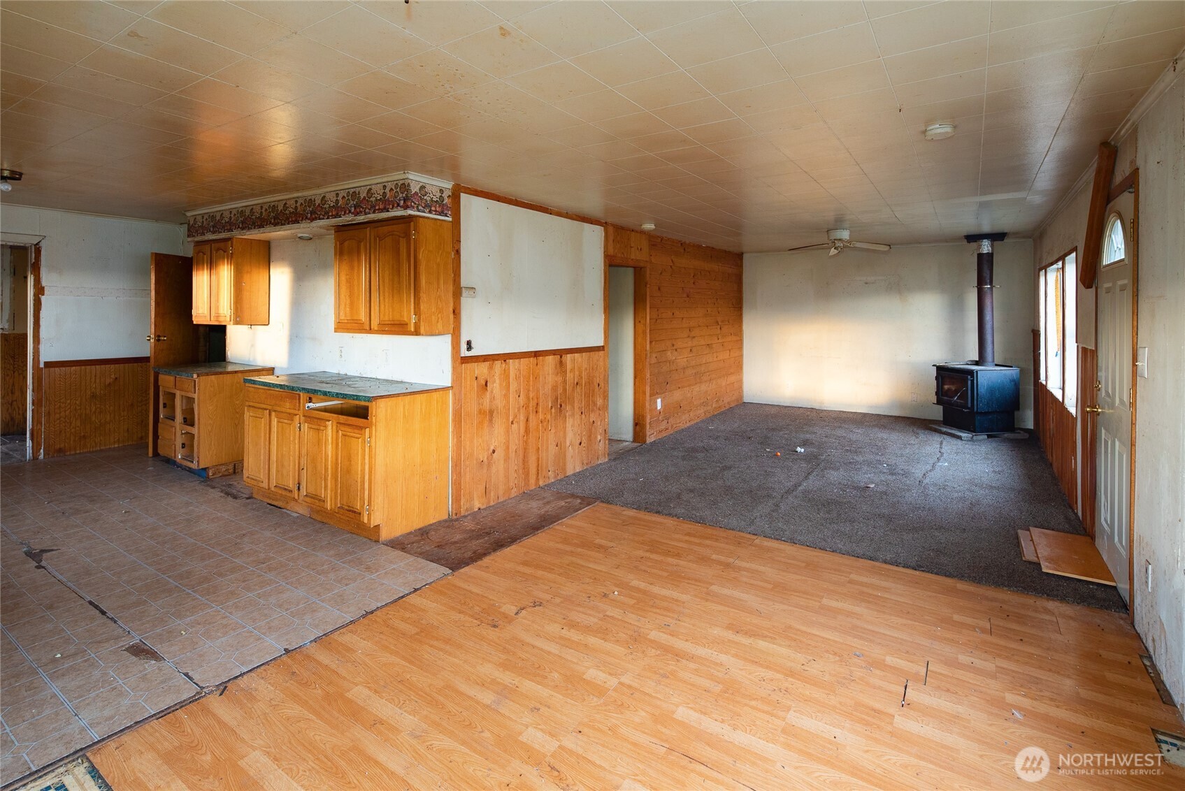 4521 Highway 25 South Hunters, WA 99137 - Photo 31 of 36 a view of a livingroom with a furniture