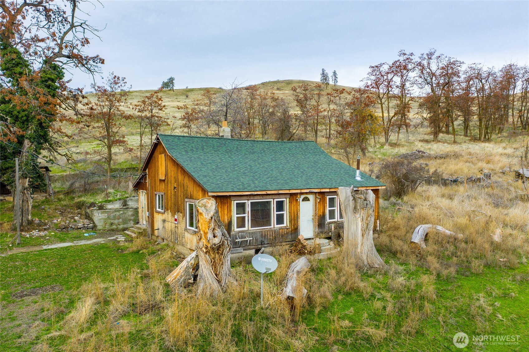 4521 Highway 25 South Hunters, WA 99137 - Photo 6 of 36 a view of a house with a yard