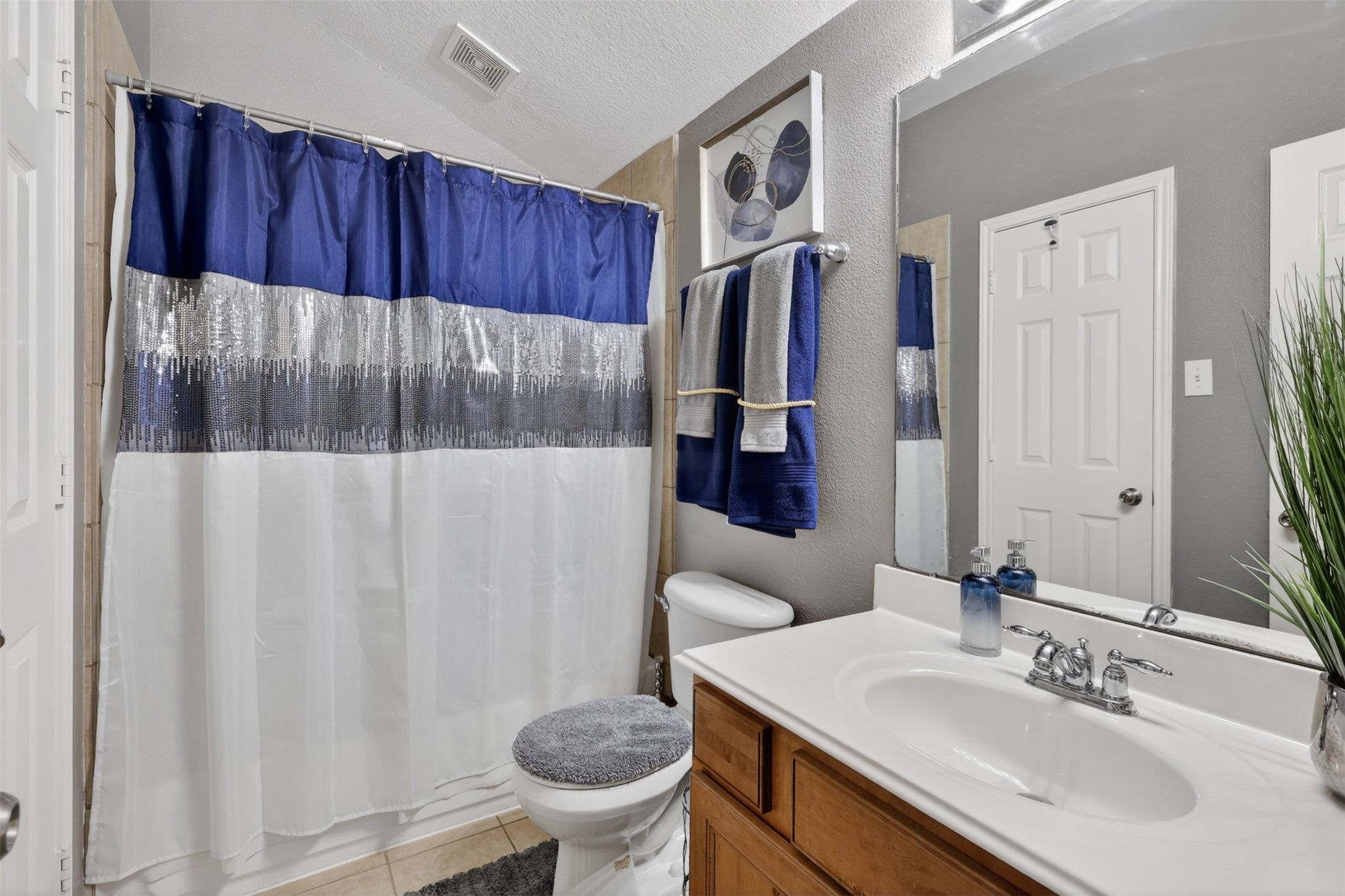 25710 Crisp Spring Lane Spring, TX 77373 - Photo 26 of 37 Upstairs Secondary Bathroom
Clean and well-maintained full bathroom featuring a tub/shower combo and updated décor.