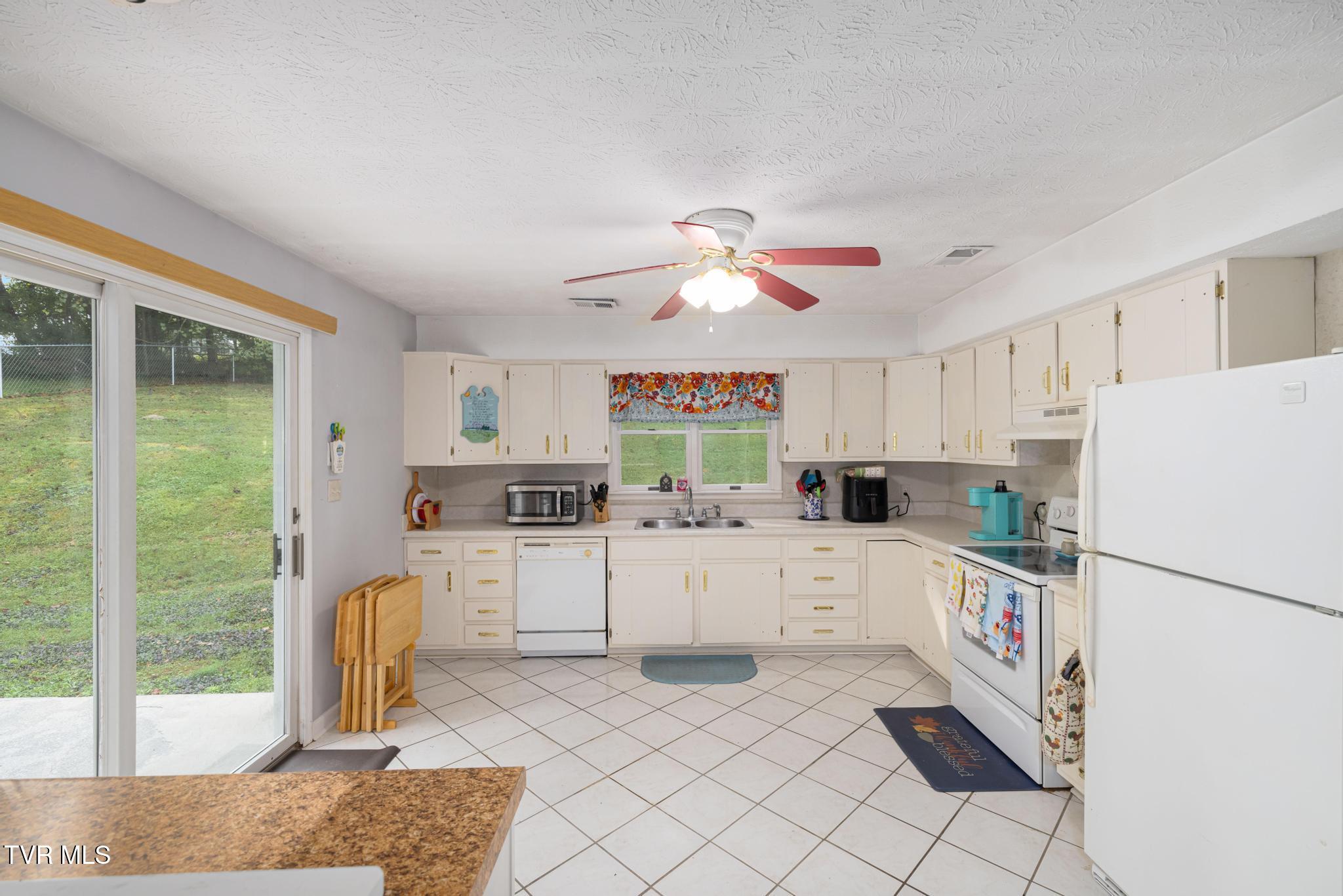 702 Jordan Road Elizabethton, TN 37643 - Photo 18 of 42 IMG_8599