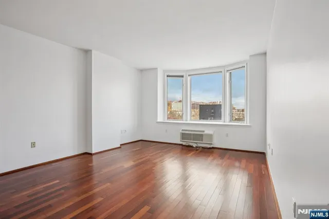 $599,000 | 3110 City Place, Edgewater, NJ 07020