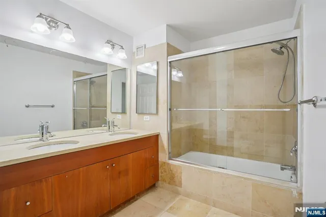 $599,000 | 3110 City Place, Edgewater, NJ 07020