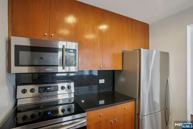 $599,000 | 3110 City Place, Edgewater, NJ 07020