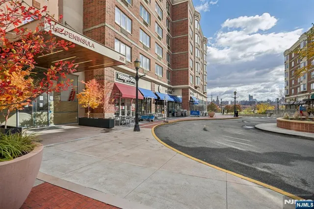 $599,000 | 3110 City Place, Edgewater, NJ 07020