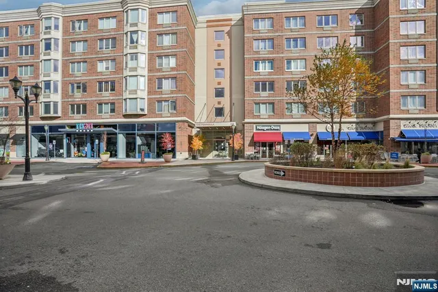 $599,000 | 3110 City Place, Edgewater, NJ 07020