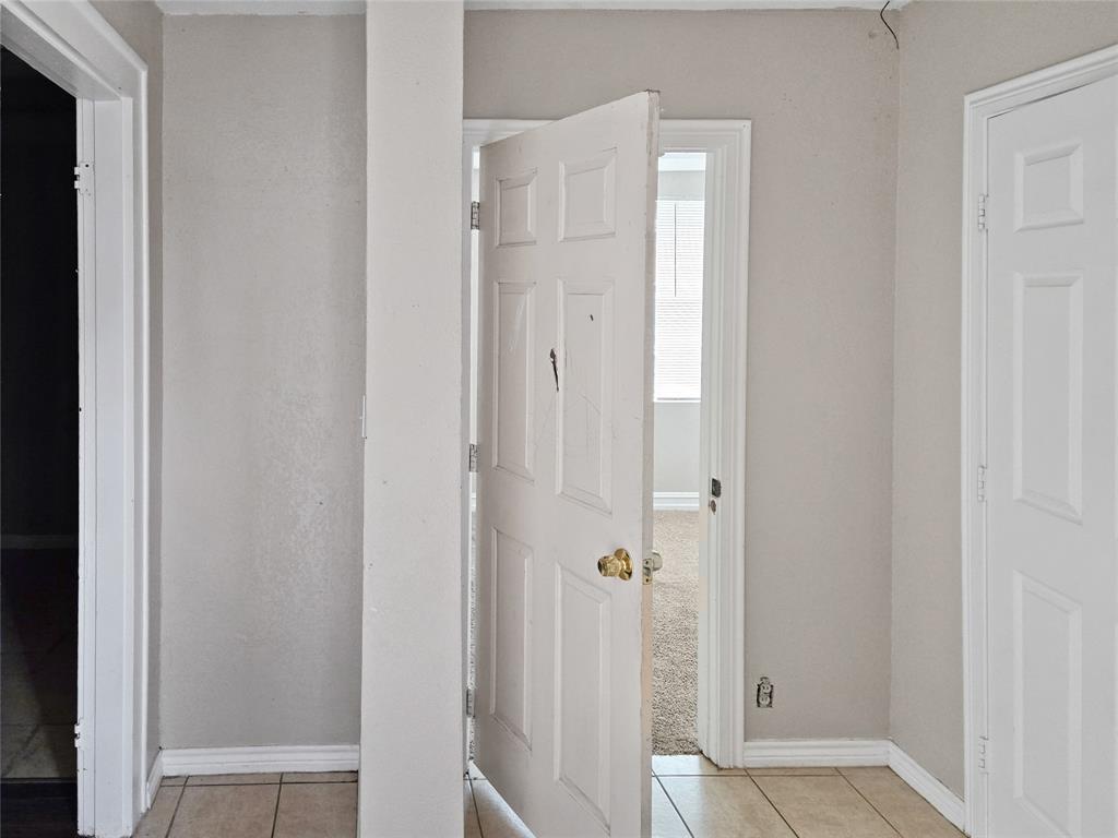 507 West Nash Street Terrell, TX 75160 - Photo 12 of 22 a bathroom with a glass shower door