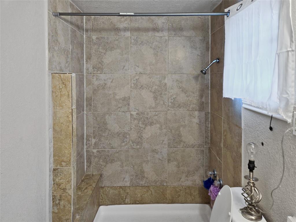 507 West Nash Street Terrell, TX 75160 - Photo 13 of 22 a bathroom with a shower