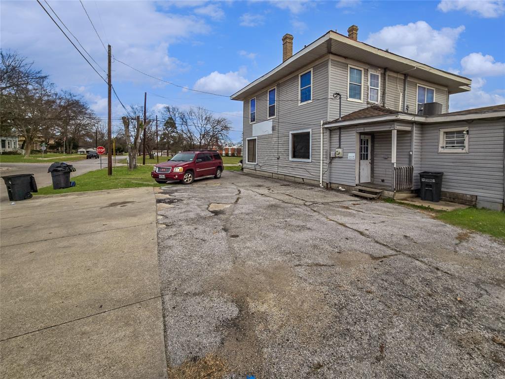 507 West Nash Street Terrell, TX 75160 - Photo 6 of 22 a view of a house with a small yard and sitting area