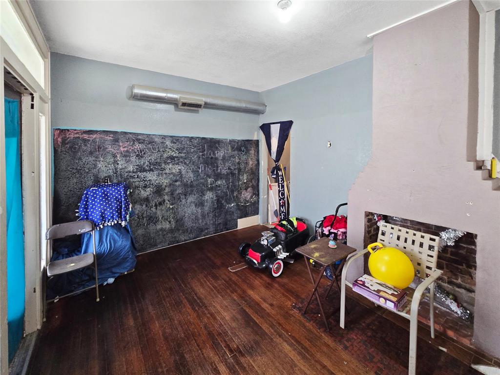 507 West Nash Street Terrell, TX 75160 - Photo 10 of 22 a room with toys and wooden floor