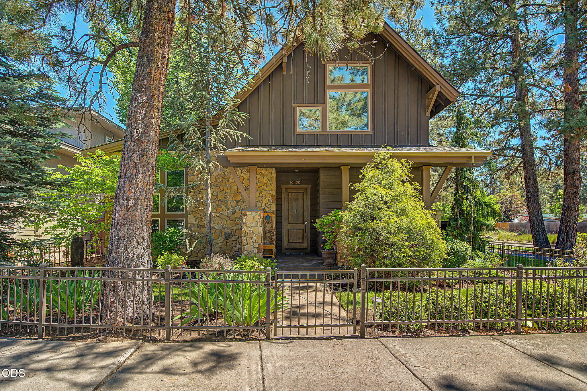 61102 Aspen Rim Lane Bend, OR 97702 - Photo 2 of 32 Gallery Image 2