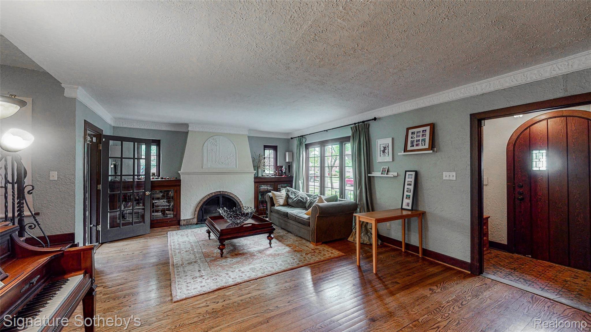 1024 Nottingham Road Grosse Pointe, MI 48230 - Photo 28 of 38 Living Room (8).jpg