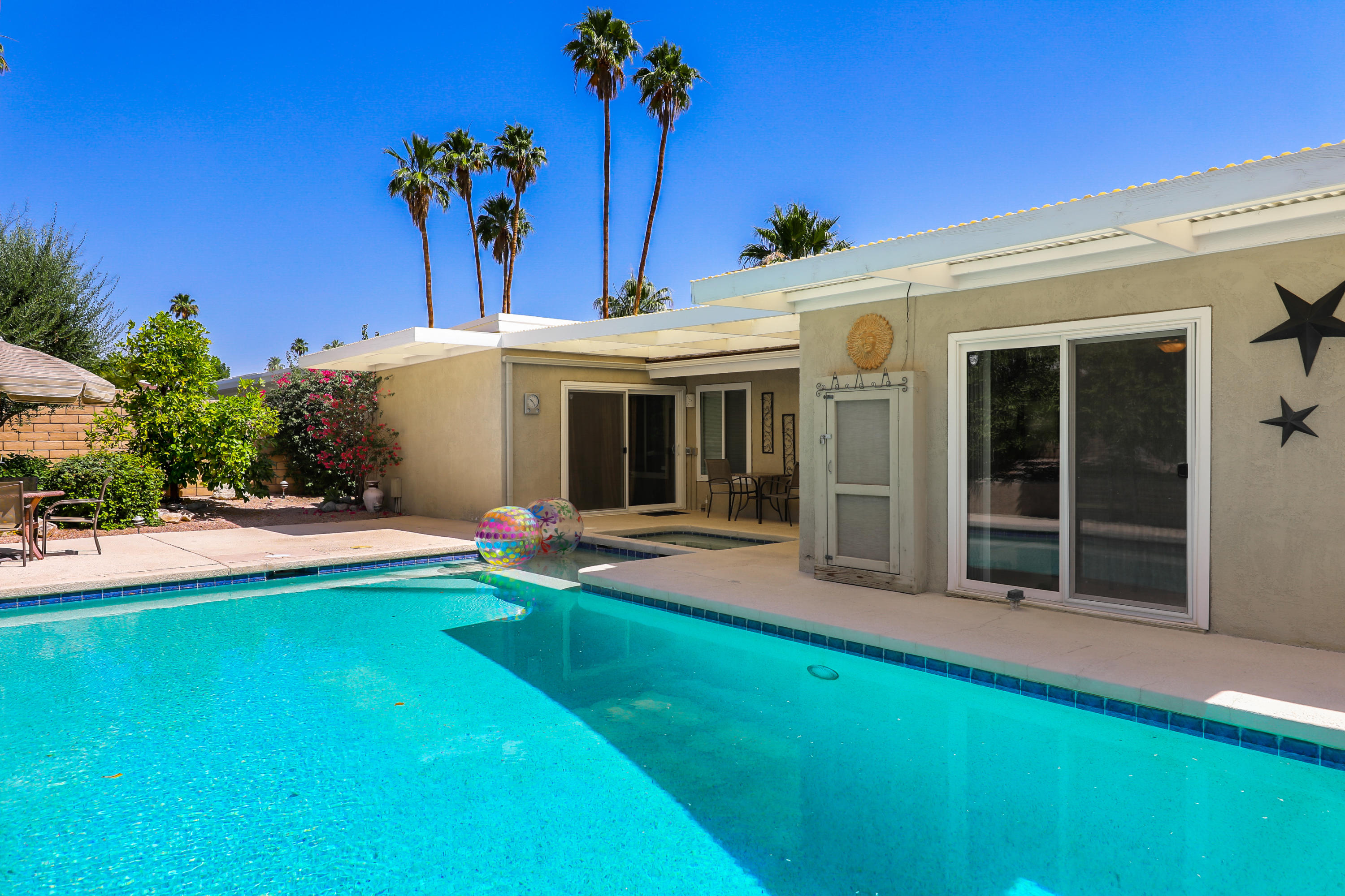 71601 Halgar Road Rancho Mirage, CA 92270 - Photo 31 of 35 a view of a house with swimming pool and porch