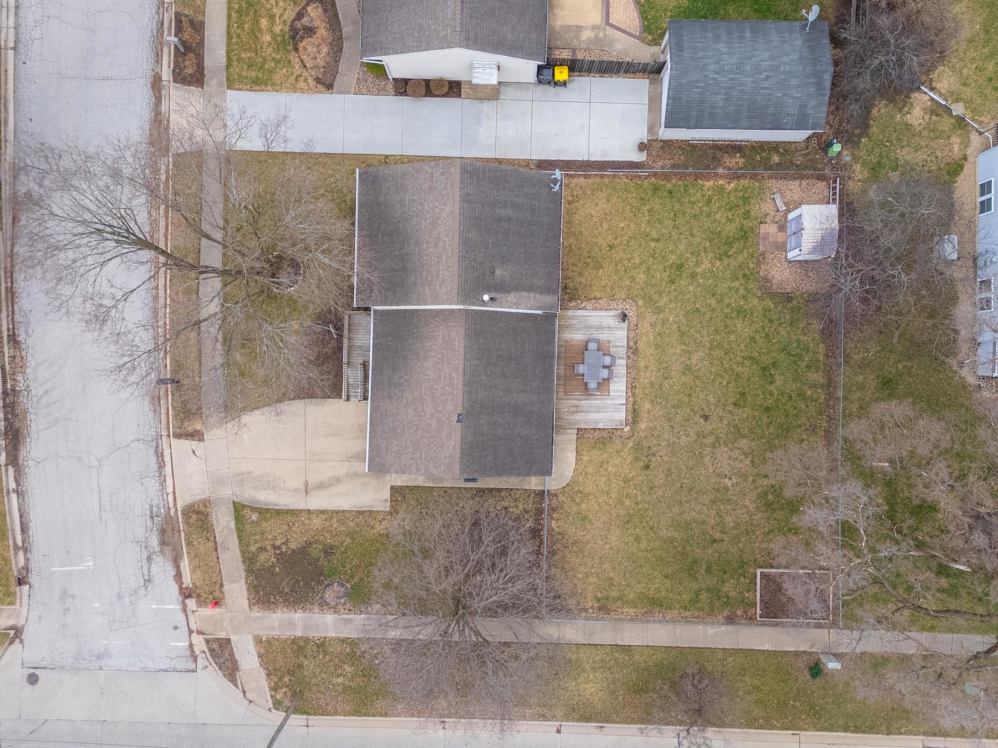 1400 Kingsridge Drive Normal, IL 61761 - Photo 30 of 31 a bathroom with a shower