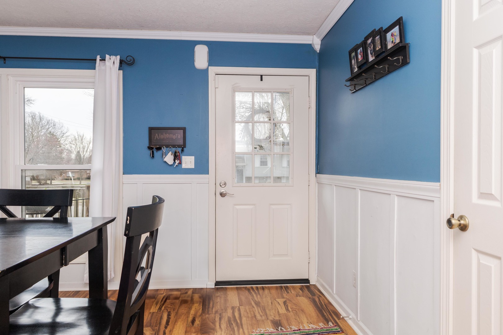 1400 Kingsridge Drive Normal, IL 61761 - Photo 3 of 31 a view of a livingroom with furniture and hardwood floor