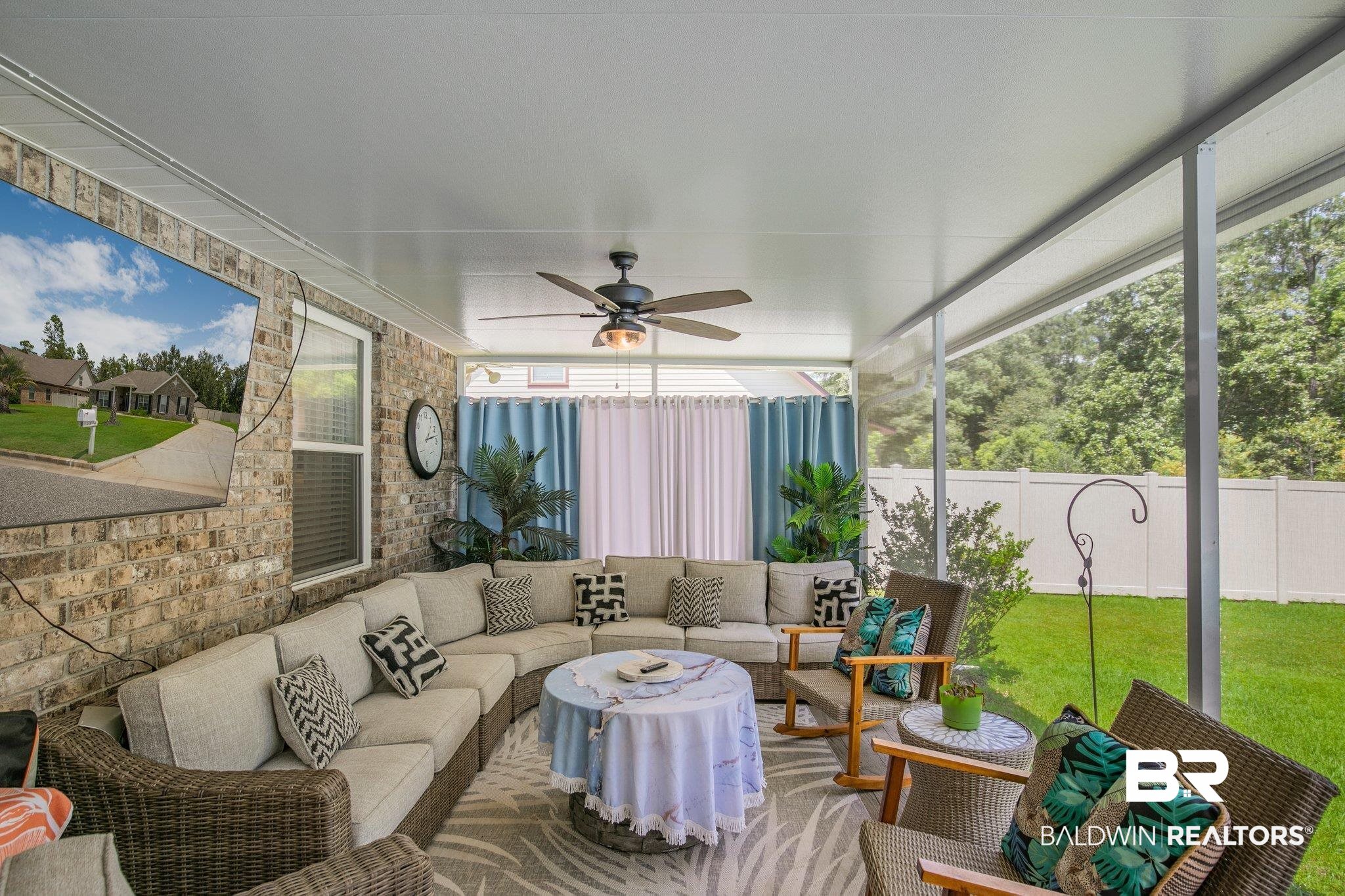 552 Sheffield Avenue Foley, AL 36535 - Photo 28 of 40 Screened Porch