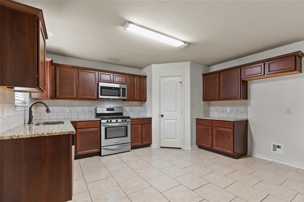 4204 Quail Run Road Sherman, TX 75092 - Photo 11 of 33