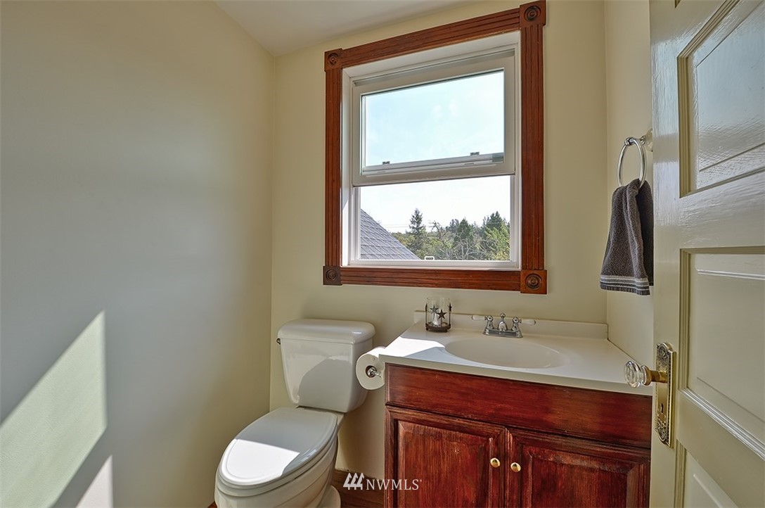 3668 Bay Road Ferndale, WA 98248 - Photo 12 of 40 a bathroom with a toilet a sink and mirror