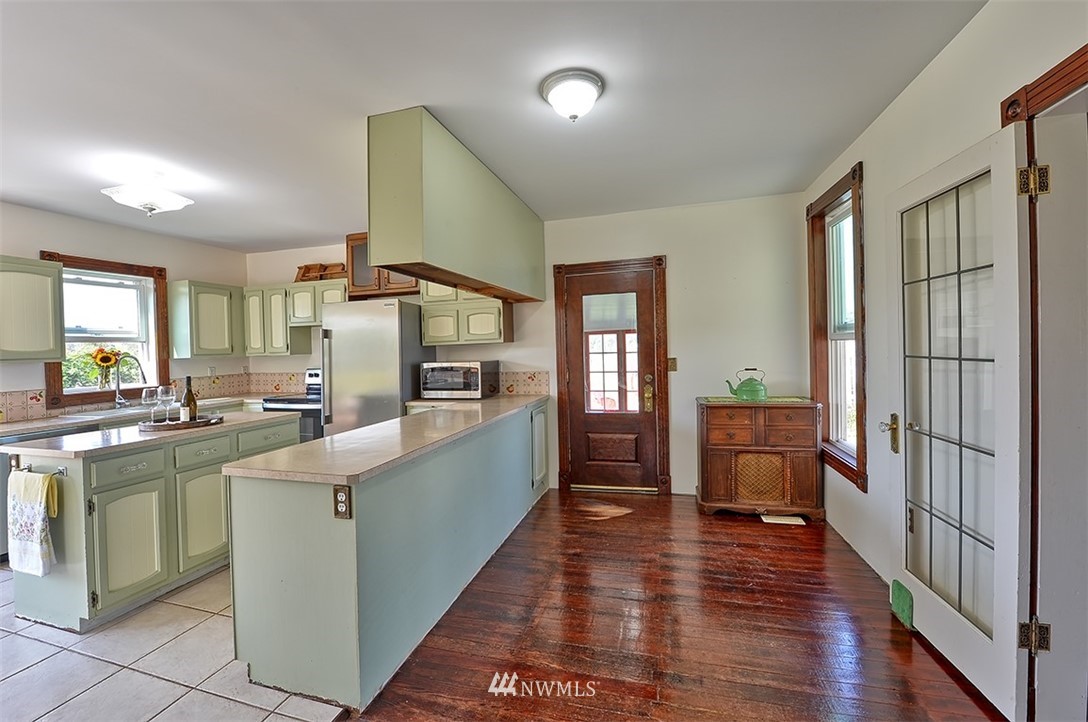 3668 Bay Road Ferndale, WA 98248 - Photo 15 of 40 a kitchen with sink stove and cabinets