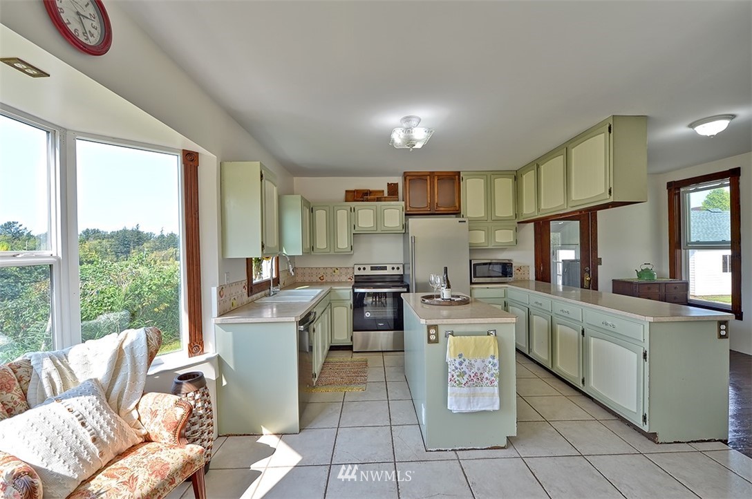 3668 Bay Road Ferndale, WA 98248 - Photo 3 of 40 a kitchen with a stove a sink and a refrigerator