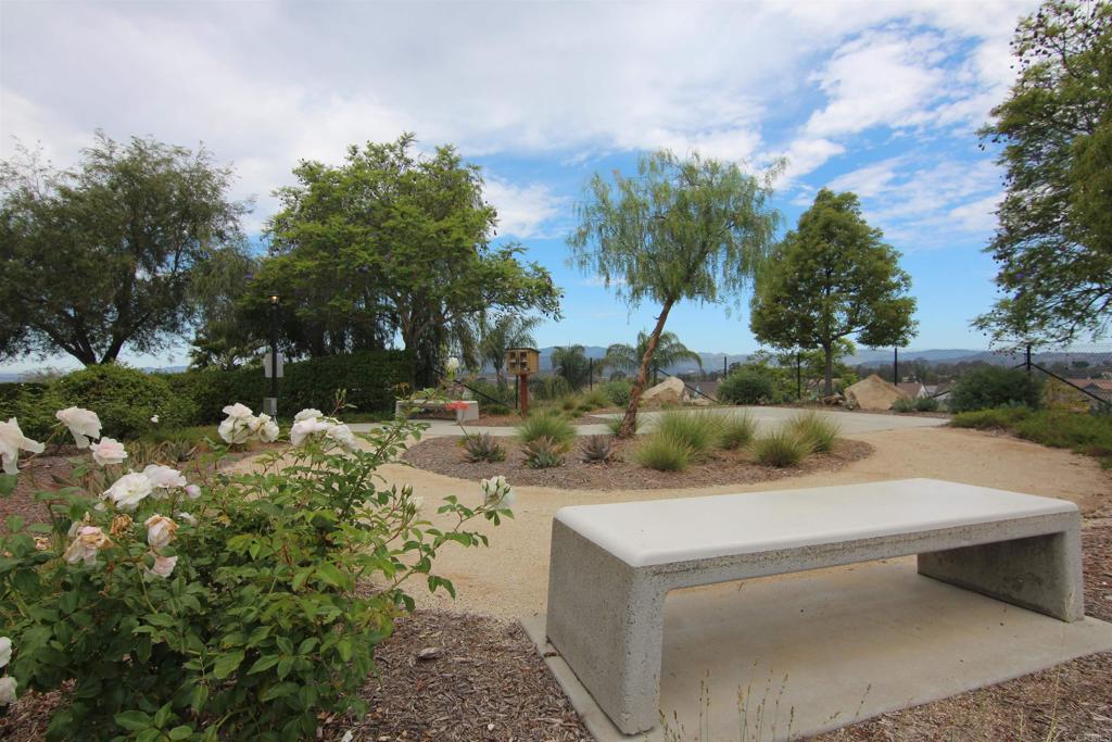 445 Poets Square Fallbrook, CA 92028 - Photo 4 of 24