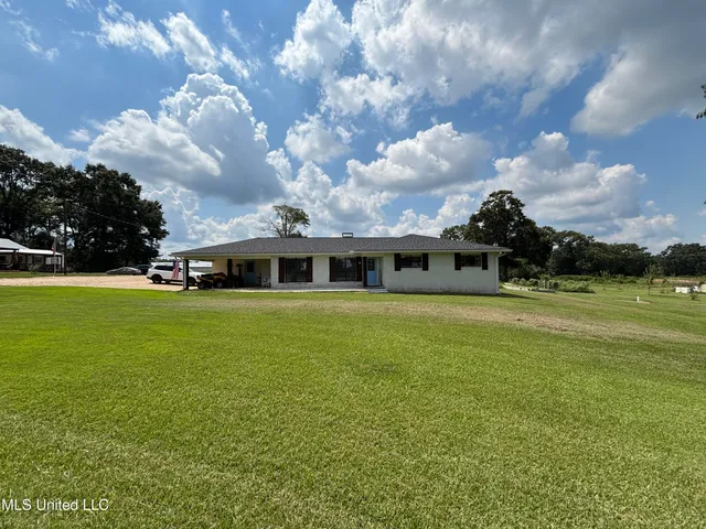 $950,000 | 454 Highway 586, Kokomo, MS 39643