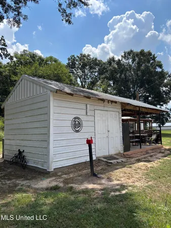 $950,000 | 454 Highway 586, Kokomo, MS 39643