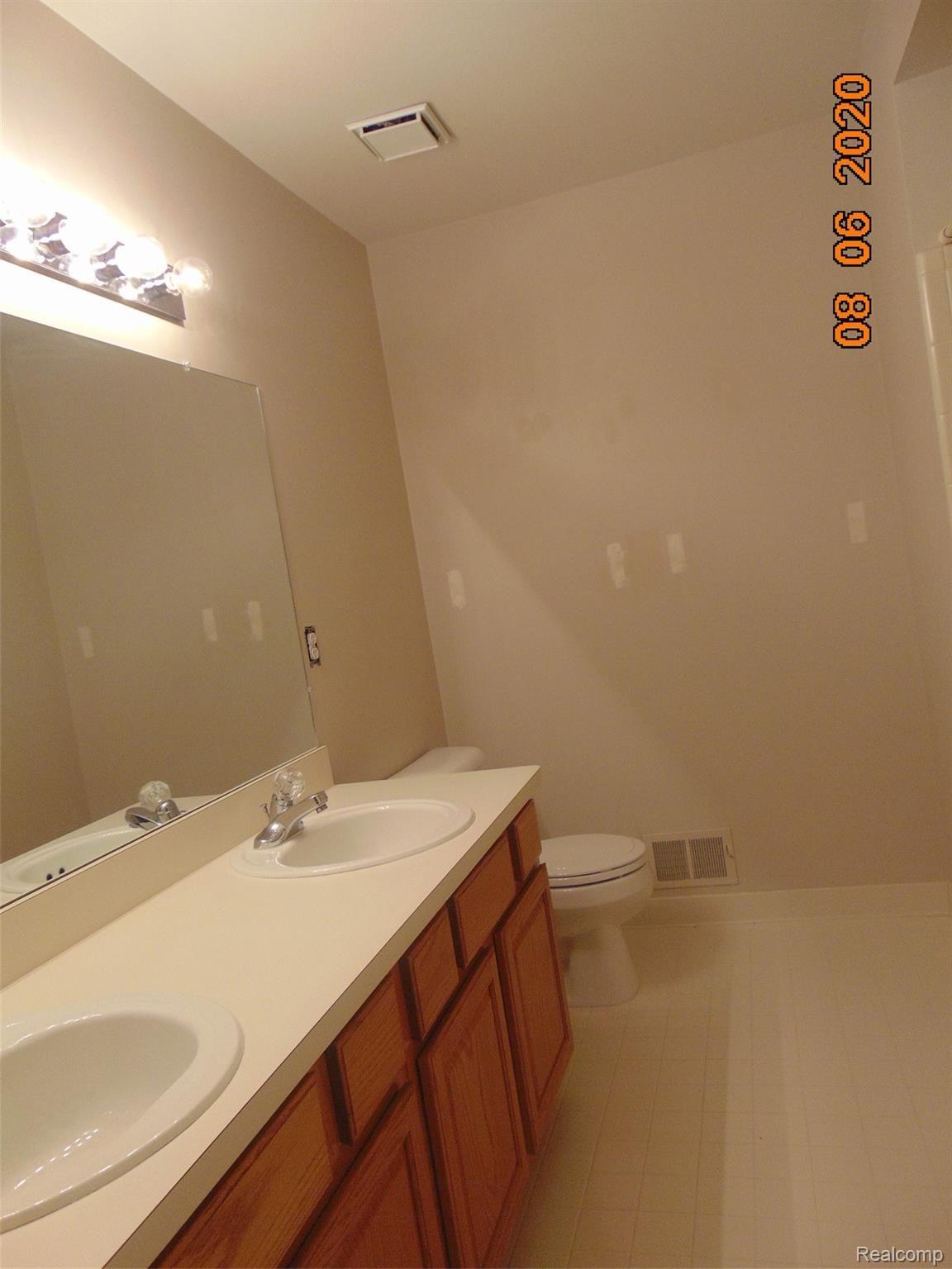 709 Lake Ridge Road Rochester, MI 48307 - Photo 14 of 20 DSC03709.JPG