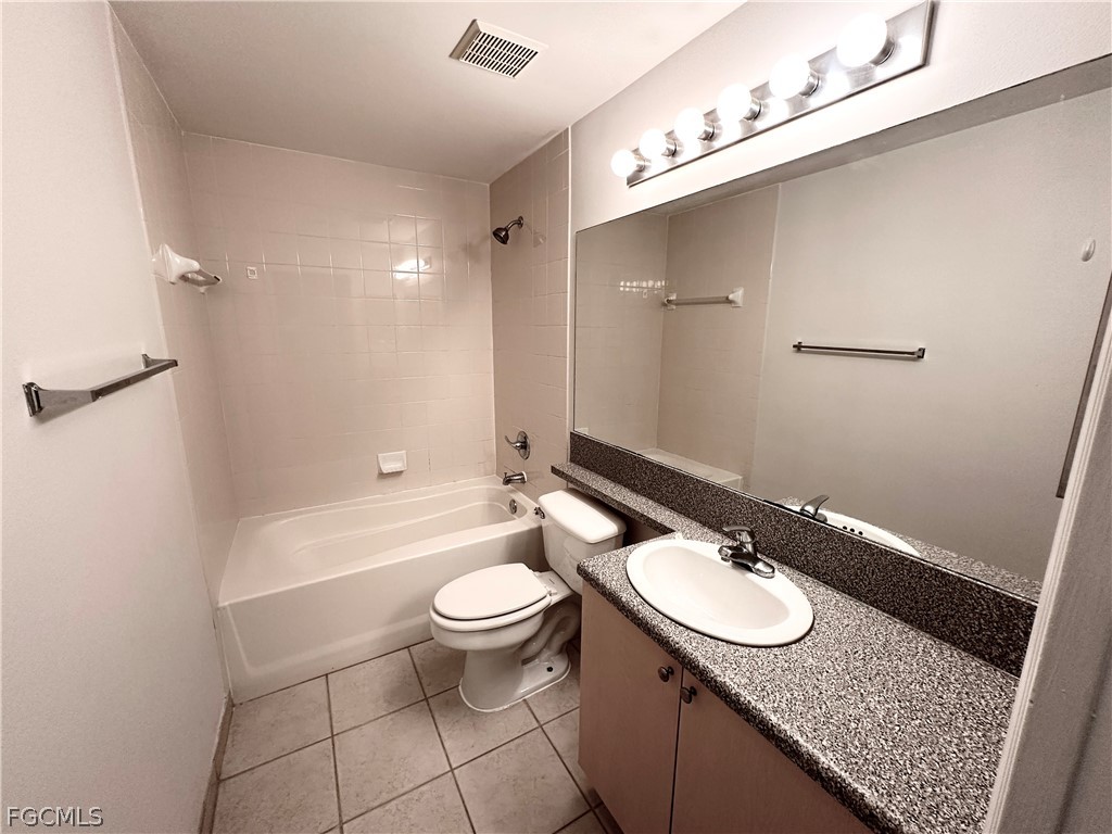 1230 Reserve Way, Unit 102 Naples, FL 34105 - Photo 6 of 7