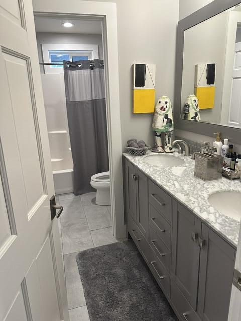 823 Buttercup Road Blaine County, ID 83333 - Photo 18 of 29 Upstairs shared full bathroom