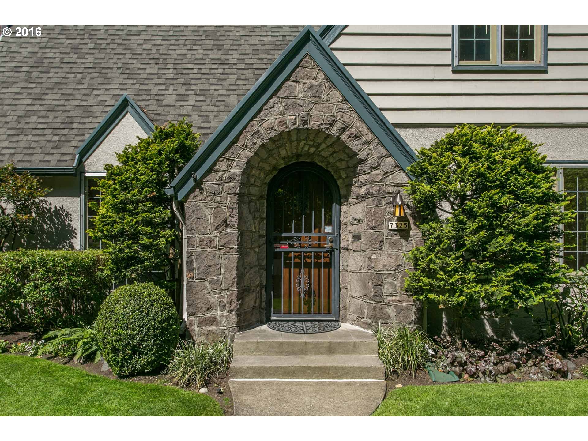 7325 Southeast Reed College Place Portland, OR 97202 - Photo 3 of 26 Gallery Image 3