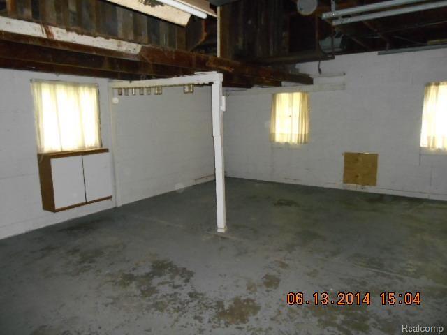 31870 Hayes Road Fraser, MI 48026 - Photo 3 of 13 DSCN4439.jpg