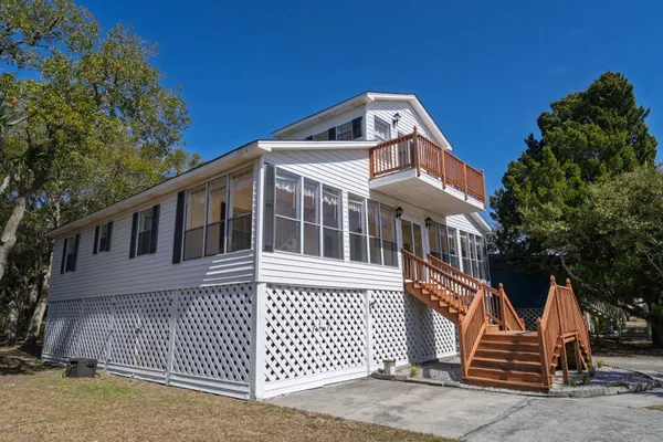 $699,000 | 2305 Myrtle Street, Edisto Island, SC 29438