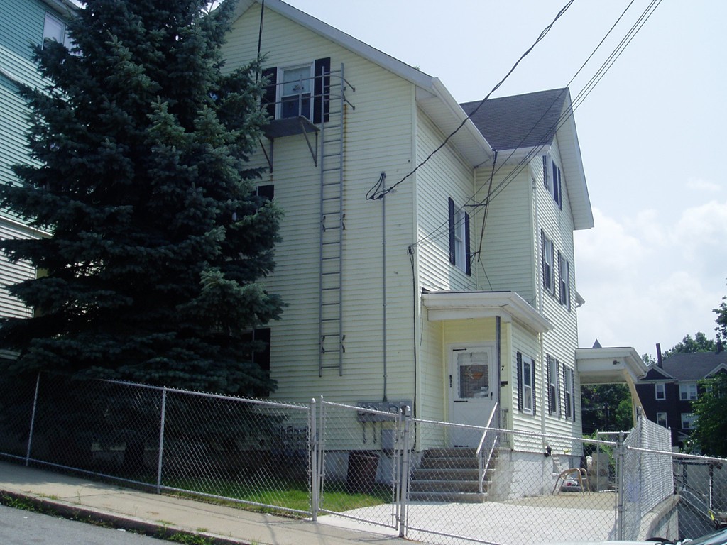 47 Prospect Street Fall River, MA 02720 - Photo 2 of 20 Gallery Image 2