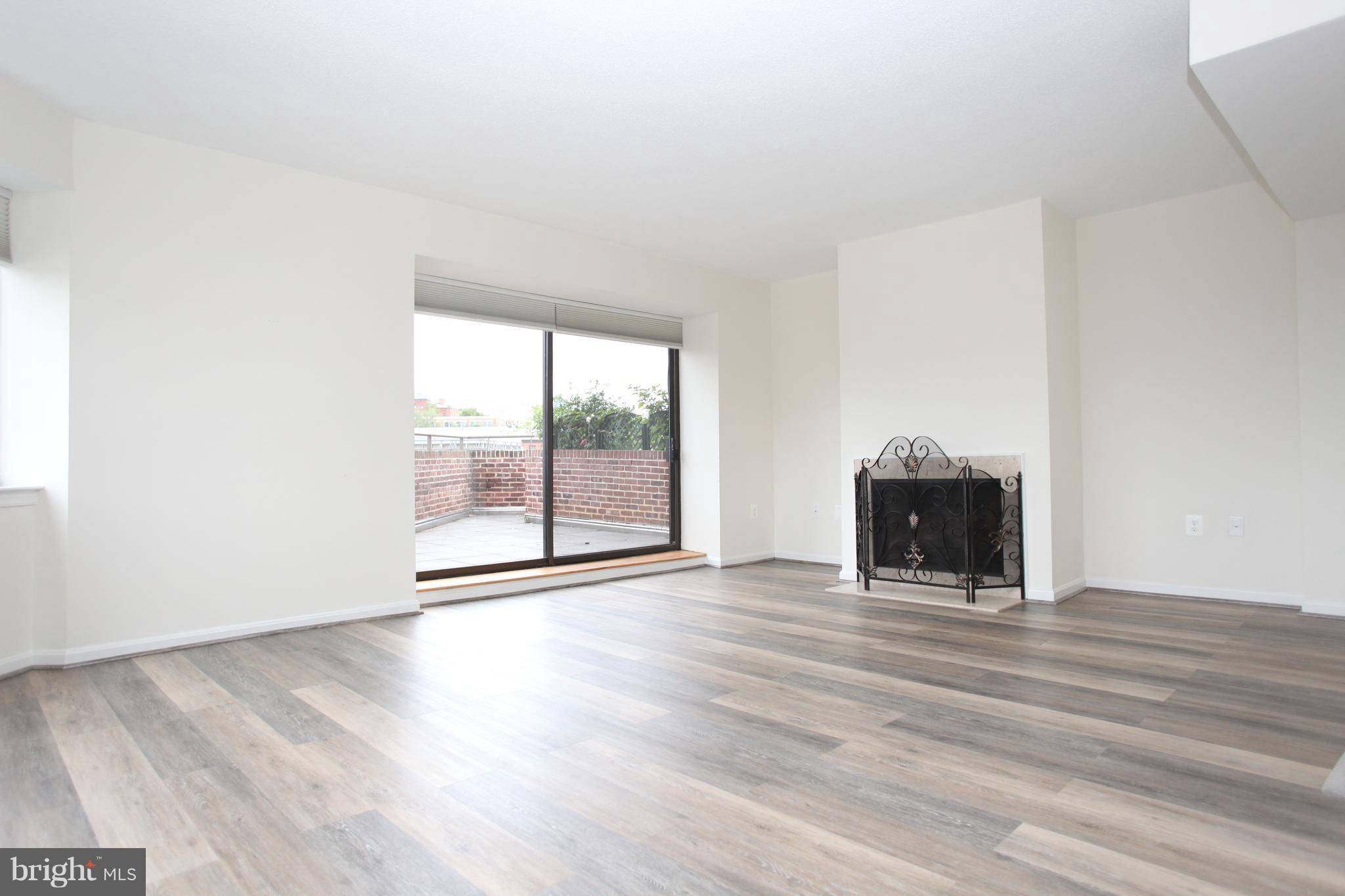 1015 33rd Street Northwest, Unit 814 Washington, DC 20007 - Photo 5 of 12 Living Room