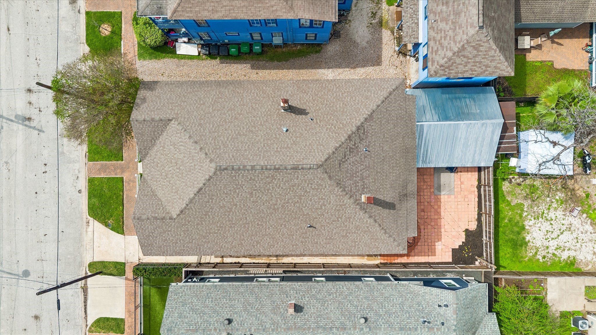 1812 Kane Street Houston, TX 77007 - Photo 39 of 41 an aerial view of a house with a yard