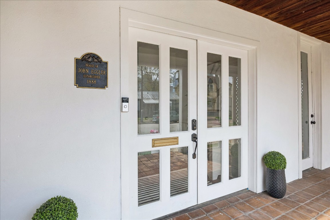 1812 Kane Street Houston, TX 77007 - Photo 6 of 41 a view of a house with a potted plant
